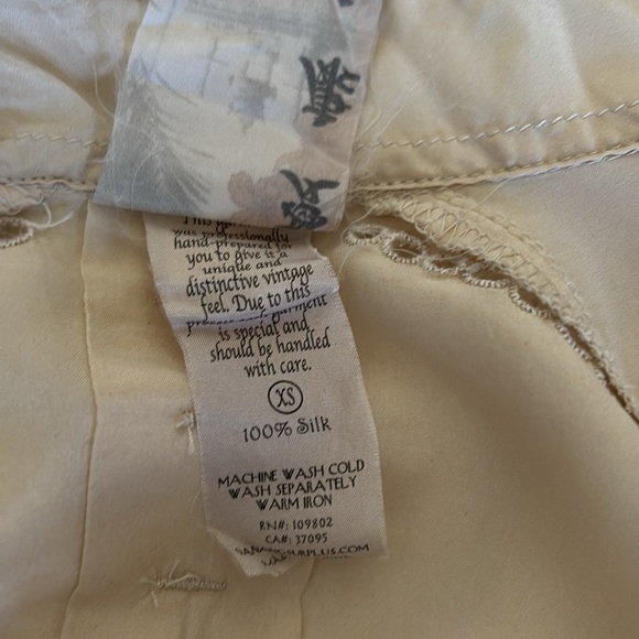 Da-Nang 100% silk button down - Picture 9 of 9